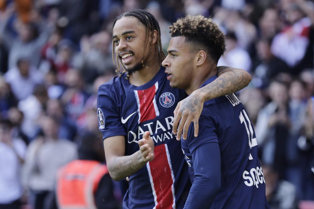 湖人应避免轮休，季后赛巨星球员打法表现强劲.